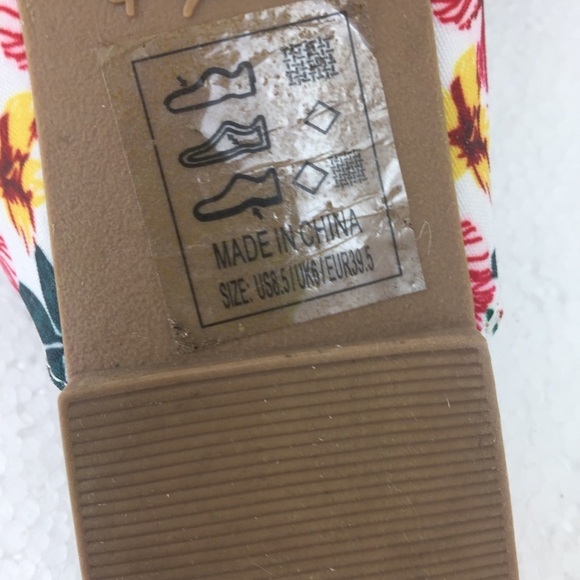 Qupid Floral Sandals. Flats Multi. Sz 8.5. - Picture 6 of 6